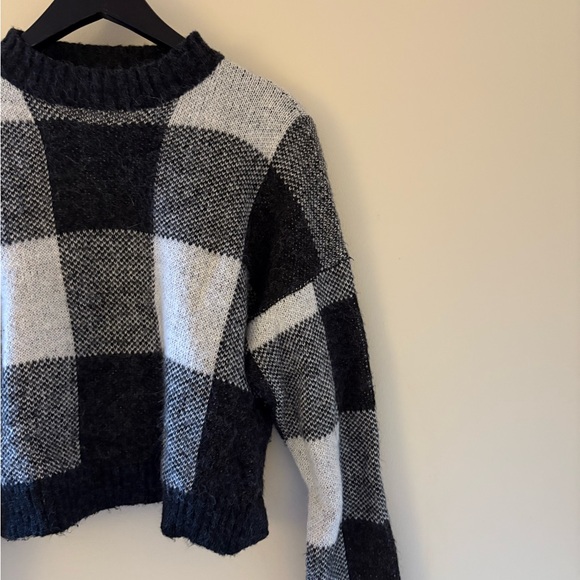 Forever 21 Black and White Checkered Turtleneck Sweater - Picture 3 of 4